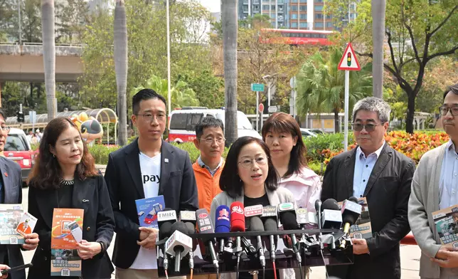 C for T observes implementation of new taxi e-payment requirement (with photos/video) Source: HKSAR Government Press Releases