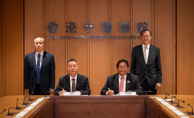Secretary for Health witnesses signing of strategic collaboration agreements by The Chinese Medicine Hospital of Hong Kong with Hebei Provincial Hospital of Chinese Medicine and Shenzhen Traditional Chinese Medicine Hospital  Source: HKSAR Government Press Releases