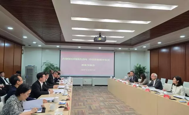 The Secretary for Environment and Ecology, Mr Tse Chin-wan, conducted a duty visit in Tianjin today (April 17). Photo shows Mr Tse (second right) meeting with the leaders of the China Resources Recycling Group to discuss the promotion of development of the circular economy. Source: HKSAR Government Press Releases