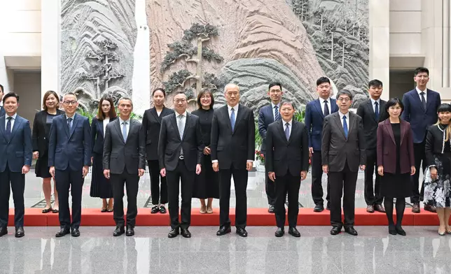 SJ calls on central ministries and authorities in Beijing  Source: HKSAR Government Press Releases