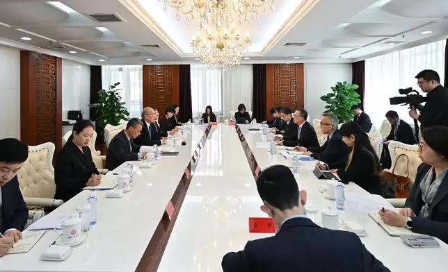 SJ calls on central ministries and authorities in Beijing  Source: HKSAR Government Press Releases