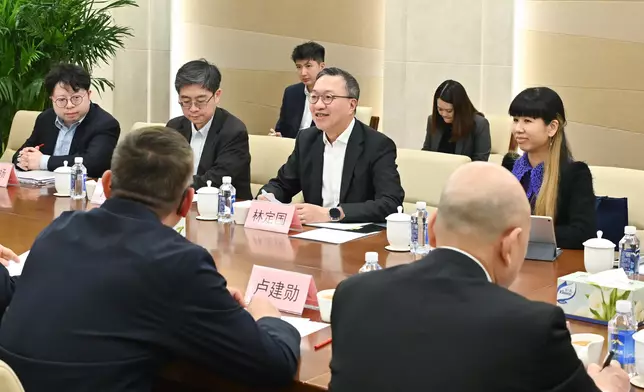 SJ calls on central ministries and authorities in Beijing  Source: HKSAR Government Press Releases