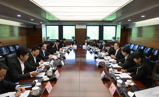 SJ calls on central ministries and authorities in Beijing  Source: HKSAR Government Press Releases