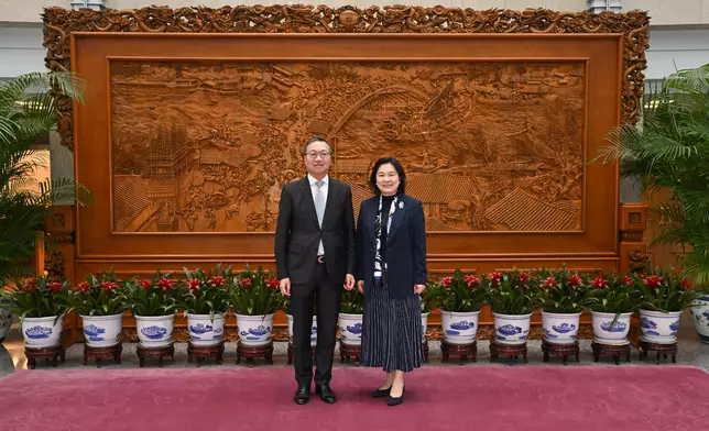 SJ calls on central ministries and authorities in Beijing  Source: HKSAR Government Press Releases