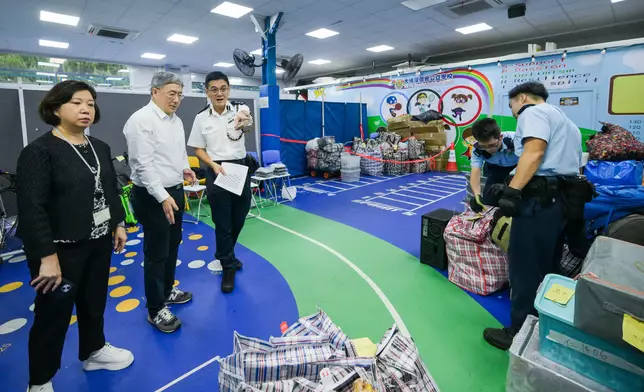 Government concludes fifth-day arrangements for Wang Fuk Court residents returning to their units  Source: HKSAR Government Press Releases