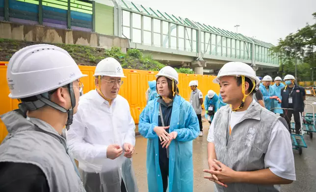 Government concludes fifth-day arrangements for Wang Fuk Court residents returning to their units  Source: HKSAR Government Press Releases
