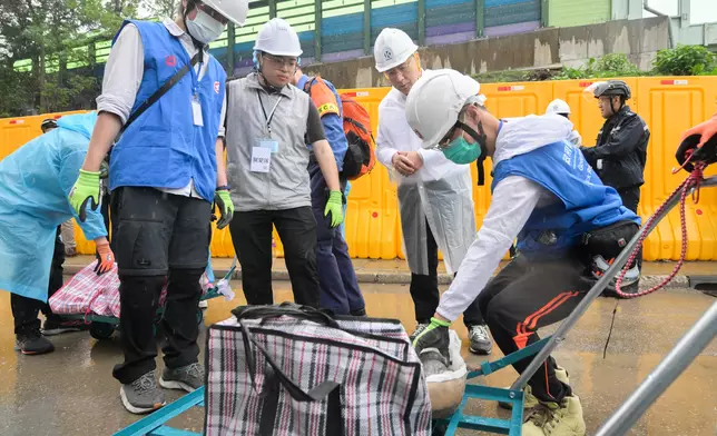 Government concludes fifth-day arrangements for Wang Fuk Court residents returning to their units  Source: HKSAR Government Press Releases