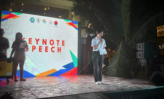 Singapore ETO supports Hong Kong racers at LOVEBoracay International Dragon Boat Festival and promotes Hong Kong as Asia's events capital  Source: HKSAR Government Press Releases