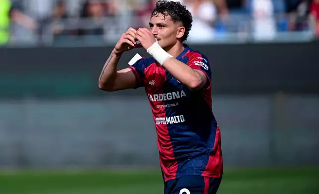 Cagliari's Sebastiano Esposito celebrates after scoring during the Serie A soccer match between Cagliari and Cremonese, in Cagliari, Italy, Saturday April 11, 2026. (Gianluca Zuddas/LaPresse via AP)