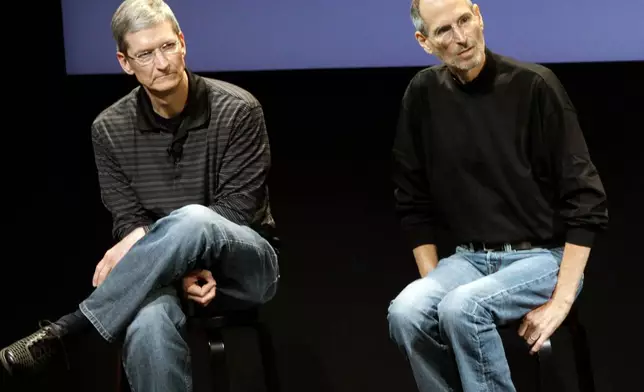 FILE - This July 16, 2010 photo shows Apple's Tim Cook, left, and Steve Jobs, right, during a meeting at Apple in Cupertino, Calif. (AP Photo/Paul Sakuma, File)