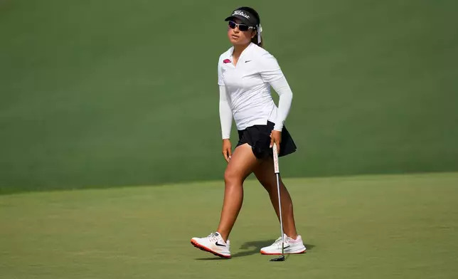 Maria José Marin, of Colombia, watches her putt on the second hole during the Augusta National Women's Amateur golf tournament, Saturday, April 4, 2026, in Augusta, Ga. (AP Photo/David J. Phillip)