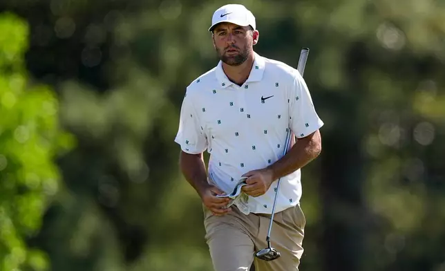 Scottie Scheffler walks to green on the 18th hole during the third round of the Masters golf tournament at the Augusta National Golf Club, Saturday, April 11, 2026, in Augusta, Ga. (AP Photo/David J. Phillip)