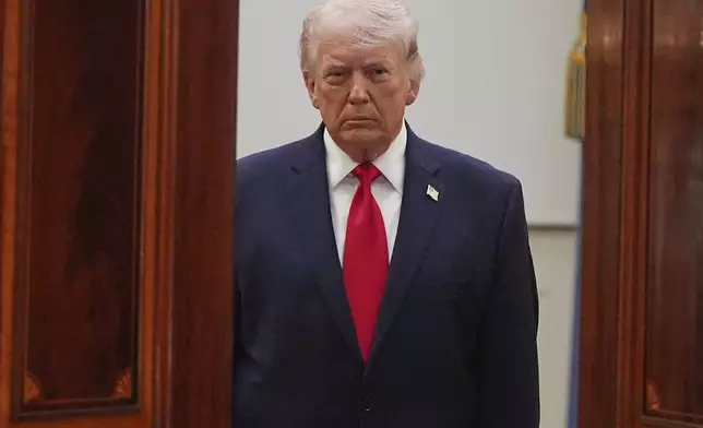 President Donald Trump arrives from the Blue Room to speak about the Iran war from the Cross Hall of the White House on Wednesday, April 1, 2026, in Washington. (AP Photo/Alex Brandon, Pool)