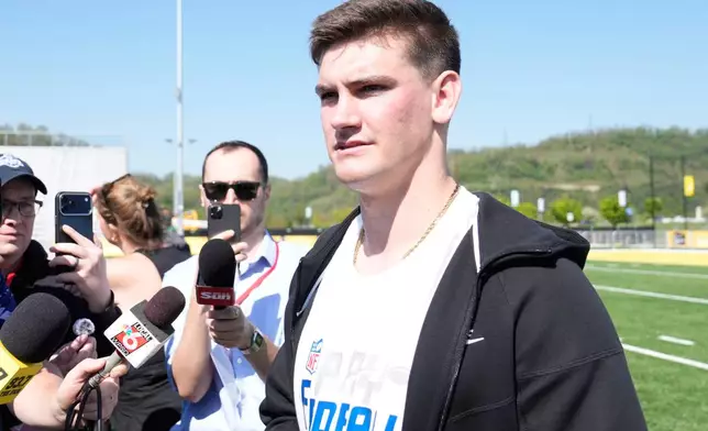 Ty Simpson, Alabama quarterback, is interviewed after the NFL's annual prospect clinic ahead of the NFL football draft Wednesday,April 22, 2026, in Pittsburgh. (AP Photo/Sue Ogrocki)