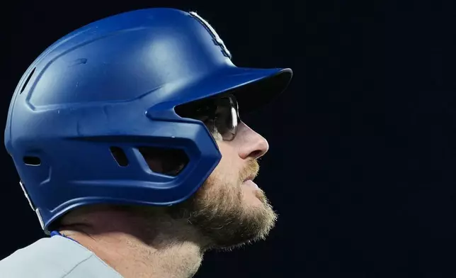 Los Angeles Dodgers' Max Muncy walks to the dugout after striking out during the sixth inning of a baseball game against the San Francisco Giants, Tuesday, April 21, 2026, in San Francisco. (AP Photo/Godofredo A. Vásquez)