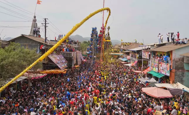 Members of the Agri-Koli community compete to erect ceremonial bamboo poles called Devkathi in a centuries-old annual tradition honouring a local goddess Raiba Devi, in Rave village, about 61 kilometers (38 miles) from Mumbai, India, Friday, April 17, 2026.(AP Photo/Rafiq Maqbool)