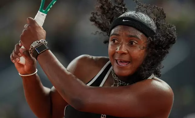 Hailey Baptiste, of the United States, returns the ball to Aryna Sabalenka, of Belarus, during the Madrid Open tennis tournament in Madrid, Tuesday, April 28, 2026. (AP Photo/Manu Fernandez)