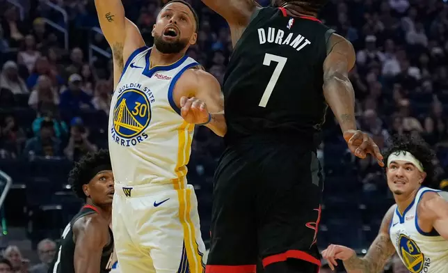 Golden State Warriors guard Stephen Curry (30) shoots while defended by Houston Rockets forward Kevin Durant (7) during the first half of an NBA basketball game, Sunday, April 5, 2026, in San Francisco. (AP Photo/Godofredo A. Vásquez)