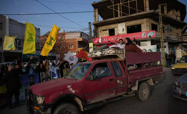 Displaced residents drive back to their villages as locals wave Hezbollah flags following a ceasefire between Israel and Hezbollah, in Zefta, southern Lebanon, Friday, April 17, 2026. (AP Photo/Hassan Ammar)