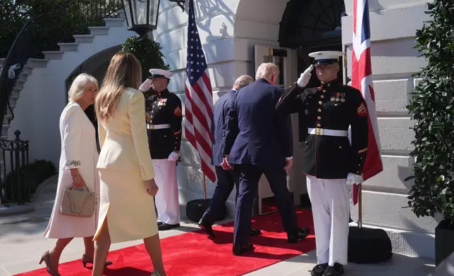 President Donald Trump and first lady Melania Trump and Britain's King Charles III and Queen Camilla walk into the White House, Monday, April 27, 2026, in Washington (AP Photo/Mark Schiefelbein)