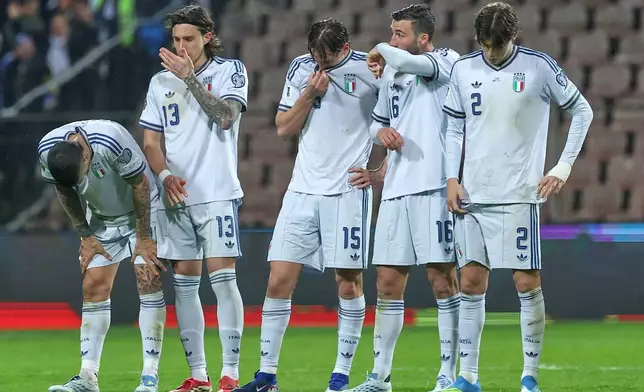 Italy players react during a penalty shootout during the World Cup qualifying playoff final soccer match between Bosnia and Italy in Zenica, Bosnia, Tuesday, March 31, 2026. (AP Photo/Armin Durgut)