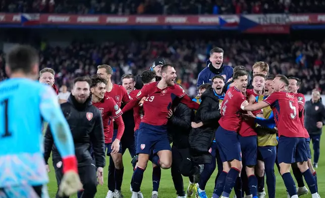 Czechia players celebrate after winning a penalty shootout at the end of the World Cup qualifying playoff final soccer match between Czechia and Denmark in Prague, Tuesday, March 31, 2026. (AP Photo/Petr David Josek)