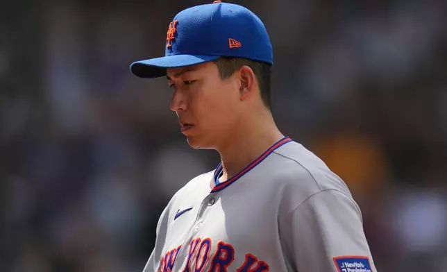 New York Mets starter Kodai Senga leaves the mound after a pitching change during the fourth inning of a baseball game against the Chicago Cubs, Friday, April 17, 2026, in Chicago. (AP Photo/Erin Hooley)