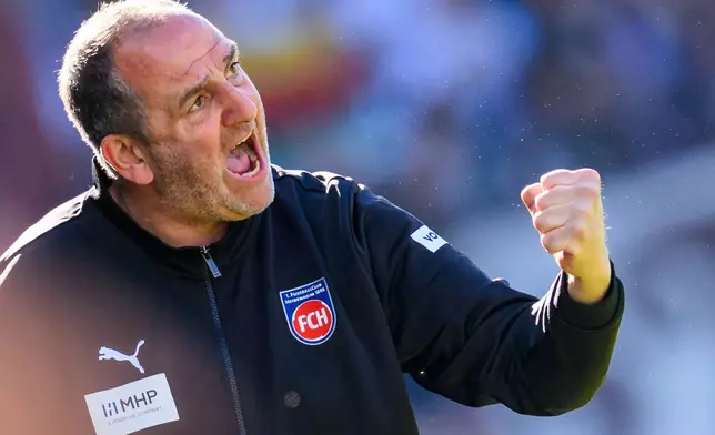 Heidenheim's head coach Frank Schmidt gestures during the German Bundesliga soccer match between 1. FC Heidenheim and 1. FC St. Pauli in Heidenheim, Germany, Saturday, April 25, 2026. (Tom Weller/dpa via AP)