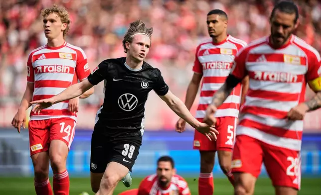 Wolfsburg's Patrick Wimmer celebrates his side's opening goal during the German Bundesliga soccer match between FC Union Berlin and Wolfsburg in Berlin, Germany, Saturday, April 18, 2026. (AP Photo/Ebrahim Noroozi)