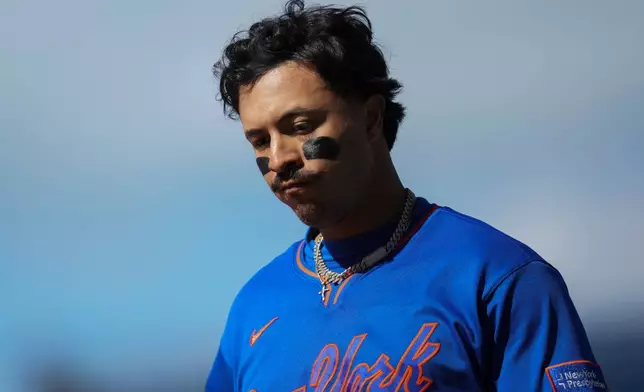 New York Mets' Mark Vientos (27) returns to the dugout after being forced out during the eighth inning of a baseball game against the Chicago Cubs, Saturday, April 18, 2026, in Chicago. (AP Photo/Erin Hooley)