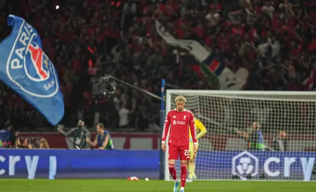 Liverpool's Hugo Ekitike reacts after PSG's Desire Doue scored his side's opening goal during the Champions League quarterfinal first leg soccer match between Paris Saint-Germain and Liverpool in Paris, Wednesday, April 8, 2026. (AP Photo/Aurelien Morissard)