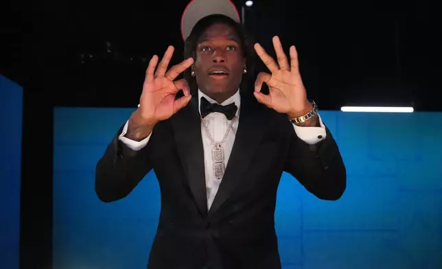 Ohio State linebacker Arvell Reese puts on a hat after being chosen by the New York Giants with the fifth overall pick during the first round of the NFL football draft, Thursday, April 23, 2026, in Pittsburgh. (AP Photo/Jeff Roberson)