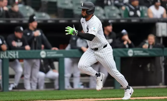 Chicago White Sox's Lenyn Sosa (50) runs to home to score on a sacrifice fly by Munetaka Murakami (5) during the first inning of a baseball game against the Toronto Blue Jays, Saturday, April 4, 2026, in Chicago. (AP Photo/Erin Hooley)