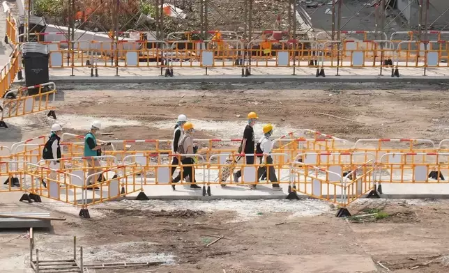 The personnel are assisting residents in entering the building. Photo by Bastille Post