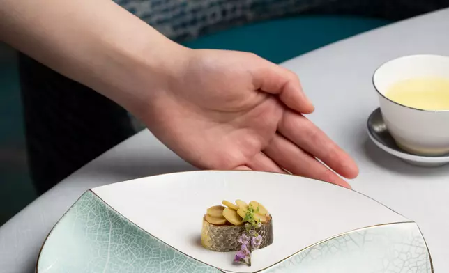 Huaiyang cuisine takes the spotlight as Blossom Palaces Founder Bobby Lo joins Macau Chef de Cuisine Ricky Wu for a refined spring dinner, featuring tea‑infused starters, signature wood‑fired Peking duck and a live tea‑frying performance celebrating tradition and seasonal grace.