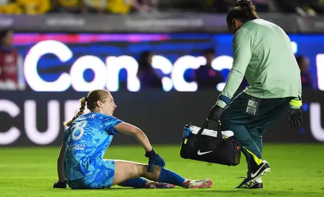 Goalkeeper Sandy MacIver of The United States' Washington Spirit grimaces in pain during the Women's CONCACAF Champions Cup final soccer match against Mexico's America in Pachuca, Mexico, Saturday, May 23, 2026.(AP Photo/Fernando Llano)