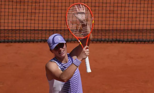 Iga Swiatek of Poland celebrates winning against Emerson Jones of Australia during their first round women's singles tennis match at the French Open tennis tournament in Paris, Monday, May 25, 2026. (AP Photo/Thibault Camus)