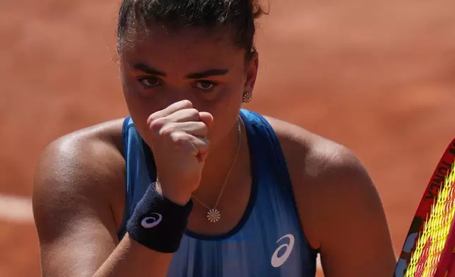 Jasmine Paolini of Italy celebrates during the first round women's singles tennis match against Dayana Yastremska of Ukraine at the French Open tennis tournament in Paris, Monday, May 25, 2026. (AP Photo/Thibault Camus)