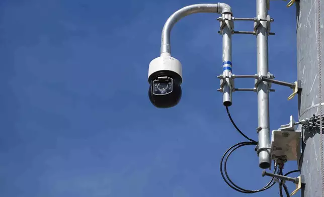 A Pano AI camera looks for signs of wildfire Monday, April 20, 2026, in Aurora, Colo. (AP photo/Brittany Peterson)