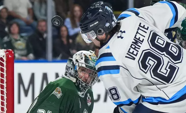 Everett Silvertips goalie Anders Miller (31) watches the puck after stopping Chicoutimi Sagueneens' Emmanuel Vermette (28) during the second period of the Memorial Cup semifinal hockey game in Kelowna, British Columbia, Friday, May 29, 2026. (Darryl Dyck/The Canadian Press via AP)