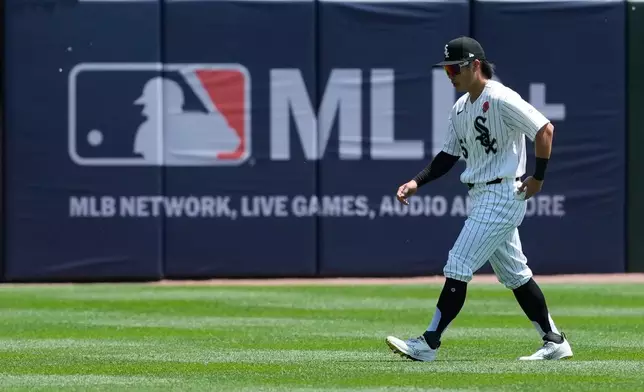 Chicago White Sox's Rikuu Nishida, of Japan, warms up before a baseball game against the Minnesota Twins in Chicago, Monday, May 25, 2026. (AP Photo/Nam Y. Huh)