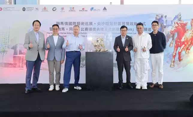 Chris Sun, HKSAR Government Secretary for Labour and Welfare (3rd right); Winfried Engelbrecht Bresges, Chief Executive Officer of The Hong Kong Jockey Club (3rd left); renowned artist Simon Ma (2nd right); Eric Lee, Yau Tsim Mong District Officer (1st right); Wong Kwok Hing, Commissioner of Correctional Services (2nd left) at the Harmonious Horse International Exhibition Tour Tsim Sha Tsui Community Exhibition Launch Ceremony as part of the Club’s Year of the Horse campaign.