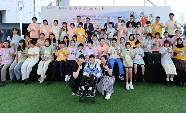 Guests posed a group photo with winners of the “Horse With You” Art Competition.