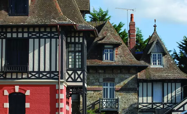 Deauville is a coastal tourist destination in the northwest of France, where equestrian sports perfectly blend with its long-standing history, cultural heritage, and leisure activities.
