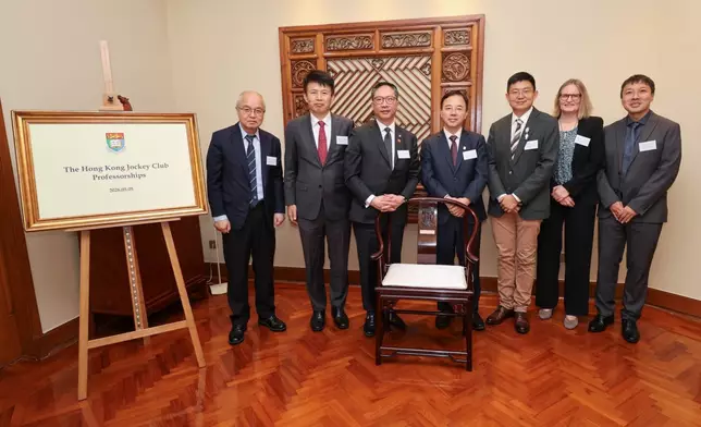 Rimsky Yuen, The Hong Kong Jockey Club Steward (3rd left); Prof Xiang Zhang, President and Vice-Chancellor of The University of Hong Kong (centre); Prof Yang Wang, Vice-President and Pro-Vice-Chancellor (Institutional Advancement) of The University of Hong Kong (1st left); Professor Hongbin Cai, Dean of Business School of The University of Hong Kong; and the three endowed professors (2nd left): Professor Guojun He, The Hong Kong Jockey Club Professor in Economics (3rd right); Professor Jeffrey Ng, The Hong Kong Jockey Club Professor in Accounting (1st right), and Professor Uta Schönberg, The Hong Kong Jockey Club Professor in Economics (2nd right) attend the dedication ceremony of The Hong Kong Jockey Club Endowed Professorships.