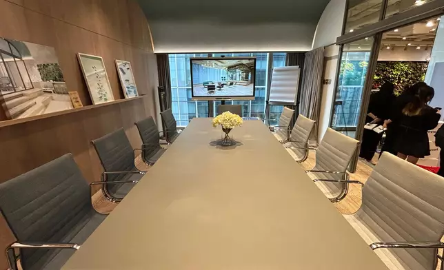 The meeting room offered by WeWork, Photo by Bastille Post