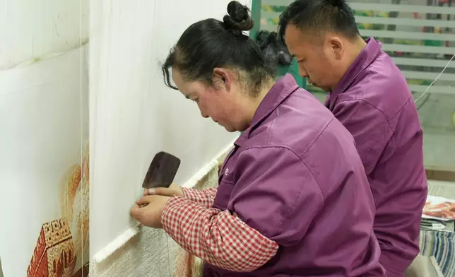 The diligent workers of Shengyuan Carpet Group, Photo by Bastille Post