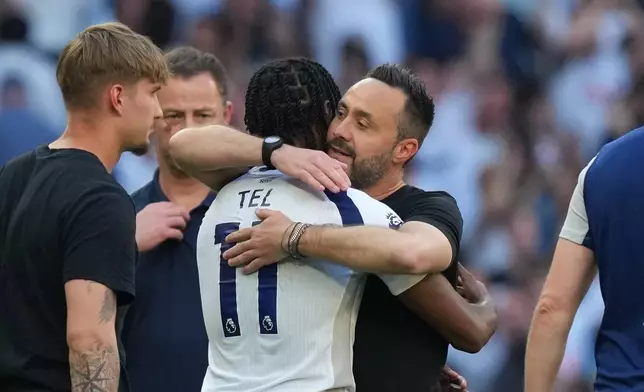 Tottenham's head coach Roberto De Zerbi, right, embraces Mathys Tel at the end of the English Premier League soccer match between Tottenham Hotspur and Everton in London, England, Sunday, May 24, 2026. (AP Photo/Frank Augstein)