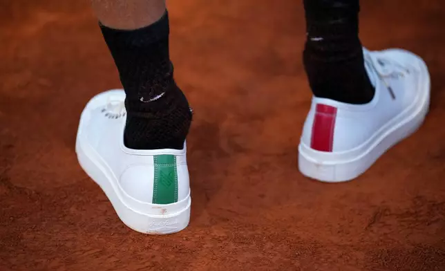Jannik Sinner, of Italy, wears shoes in the Italian flag colors after defeating Casper Ruud, of Norway, 6/4, 6/4 in the final match to win the Italian Open tennis tournament, in Rome, Sunday, May 17, 2026. (AP Photo/Andrew Medichini)