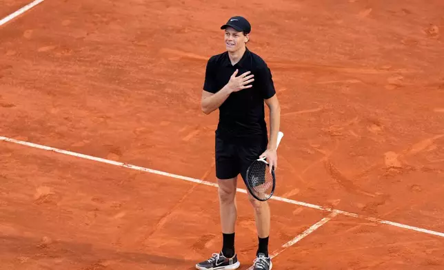 Jannik Sinner, of Italy, reacts after defeating Casper Ruud, of Norway, 6/4, 6/4 in the final match at the Italian Open tennis tournament, in Rome, Sunday, May 17, 2026.(AP Photo/Alessandra Tarantino)